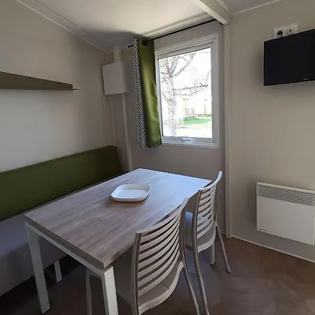 Mobil Avec Terrasse Et Acces Handic. A - Api-1-52-1155 Groléjac