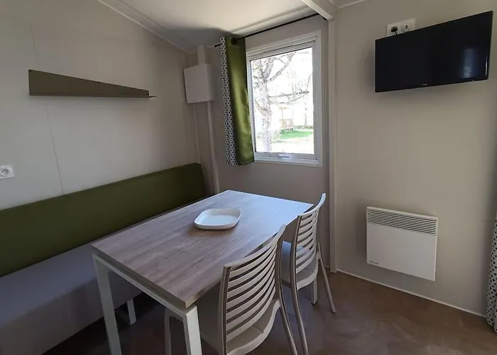 Mobil Avec Terrasse Et Accès Handic. à - Api-1-52-1155 Groléjac